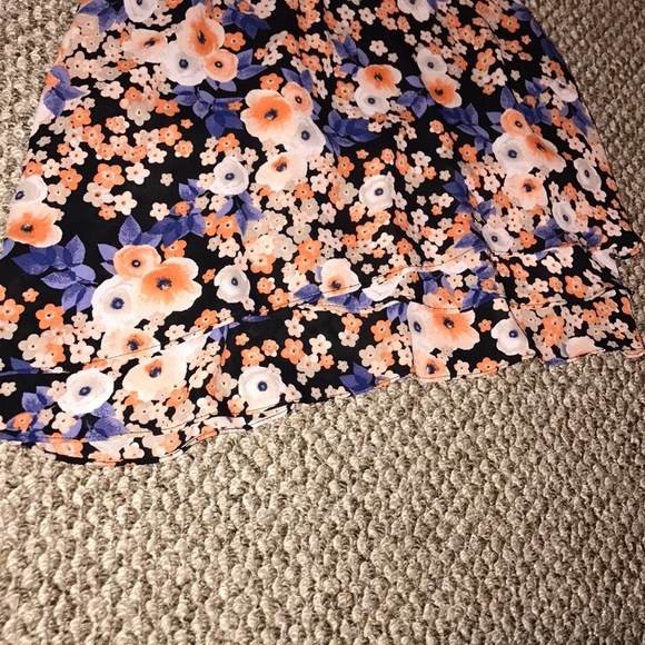 Forever 21 Asymmetrical Floral Tank - Picture 3 of 3